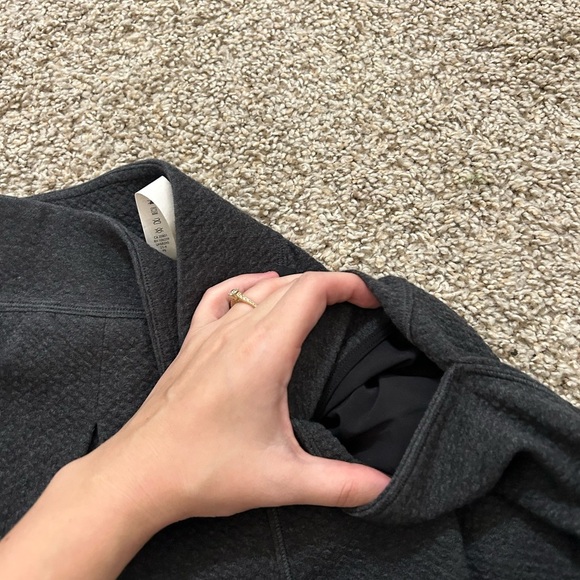 Lululemon Can You Feel The Pleat Crop
Dark Gray Women's Size 2 Pants Yoga Causal - Picture 7 of 9